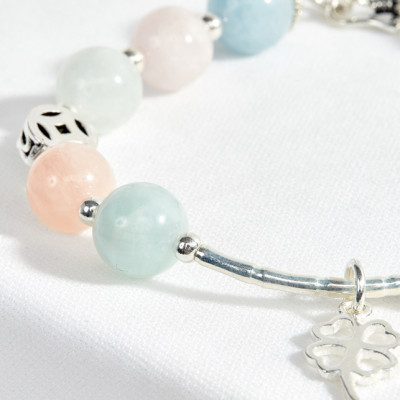 Vòng beryl đa sắc phối charm cỏ 4 lá Ngọc Quý Gemstone