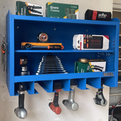 Tủ dụng cụ treo tường màu xanh