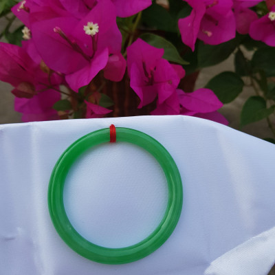 Vòng Tay Đá Cẩm Thạch Lý K49 Size vòng 49mm x dầy 7mm Xanh lá đều bóng thiệt đẹp Nữ mệnh mộc hỏa thủy cân nặng 45kg - 49kg đeo đẹp ạ