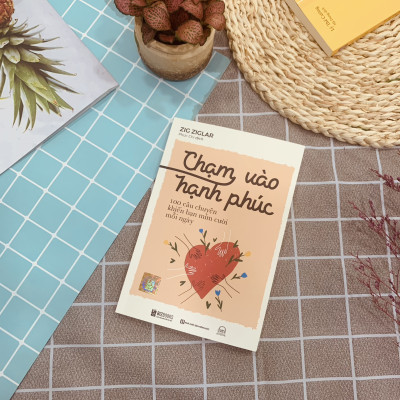 Sách Chạm Vào Hạnh Phúc: 100 Câu Chuyện Khiến Bạn Mỉm Cười Mỗi Ngày