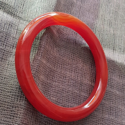 Vòng mã não đỏ Đậm vân ni 61mm x chột to 9,5mm Nữ mệnh hỏa mệnh thổ ạ Nặng 60kg - 70kg đeo đẹp ạ