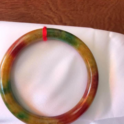 CHIẾC VÒNG TỨ QUÝ 57MM CHẤT LIỆU ĐÁ CẨM THẠCH TỨ QUÝ ĐỎ ĐẬM XANH ÁNH VÀNG ĐỀU VÒNG ĐẸP  NỮ TẤT CẢ CÁC MỆNH 55Kg đến 67Kg  SIZE VÒNG 57MM X DẦY 8MM Ạ