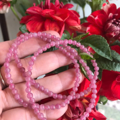 Chiếc Vòng Tay Chuỗi Quấn 3 Vòng Đá Tourmaline Hồng Tự Nhiên Đẹp Size hạt 4mm Nữ mệnh Hỏa và mệnh Thổ đeo xinh tay may mắn ạ