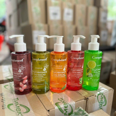 Gel rửa mặt tẩy trang Oil Compliment 150ml sạch sâu dưỡng ẩm cho từng loại da (dạng vòi)