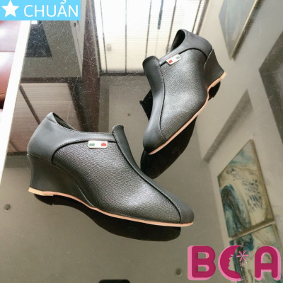 Bốt nữ đế xuồng 4p RO623 ROSATA tại BCASHOP mũi vuông sành điệu kết hợp huy hiệu thời trang cực đẹp nhé