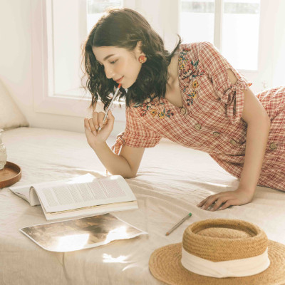 Váy đầm xòe ngắn tay họa tiết kẻ đỏ Floral dress Burny V4003549KD