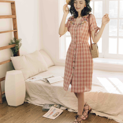 Váy đầm xòe ngắn tay họa tiết kẻ đỏ Floral dress Burny V4003549KD