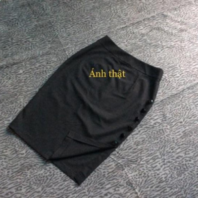 Chân Váy Công Sở, New Design Thiết Kế Dáng Váy Bút Chì Ôm , Xẻ Tà, Phối Nút Trẻ Trung , Dài 62cm ,Vải Tốt Co Giãn Nhẹ CV0061