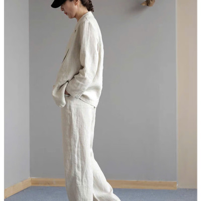 Set áo blazer tay dài cổ ve vuông xẻ kiểu và quần dài ống suông thanh lịch, bộ đồ công sở cực kì sang chảnh