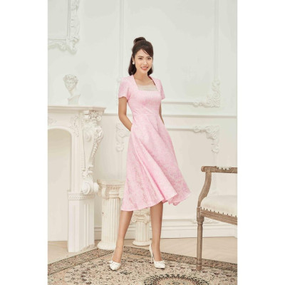 Đầm xòe gấm lụa hoa, cổ lưới vuông Tri