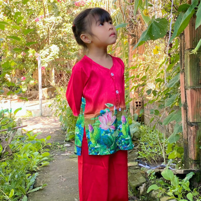 Nguyên set đồ bà ba cho bé gái hoa sen đi chơi biểu diễn đẹp từ 10-40kg chất lụa mát