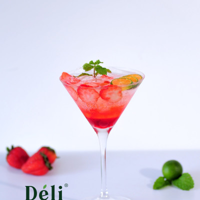 Siro dâu Déli - 350ml - đậm đặc, chuyên dùng pha chế trà trái cây, soda