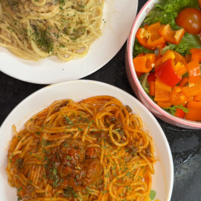 Combo 2 loại Mỳ Ý của Pulmuone (Mỳ ý sốt kem gà nấm và Mỳ Ý sốt thịt viên cà chua)