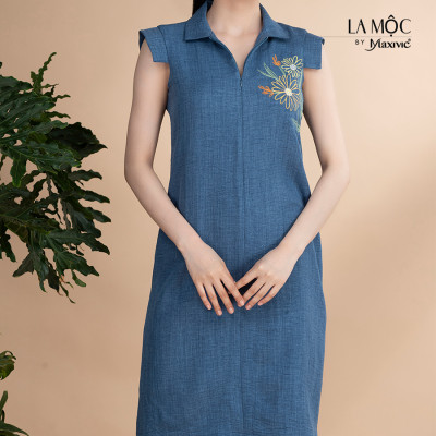 Đầm xô lụa xanh jeans thêu hoa, cổ V La Mộc LM022423