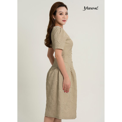 Đầm Kem Xòe Cổ Tròn Hoa Nổi Đính Nút Ngực Maxivic M01221002