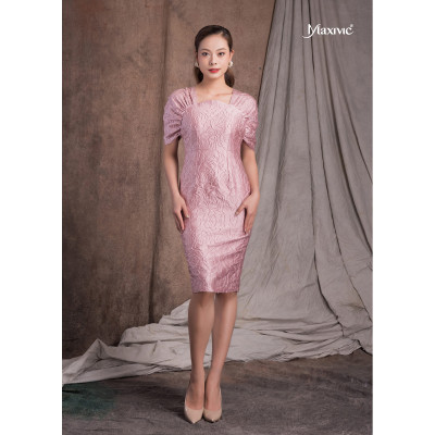 Đầm Xogam Hồng Tay Liền Họa Tiết Nổi Maxivic M122212