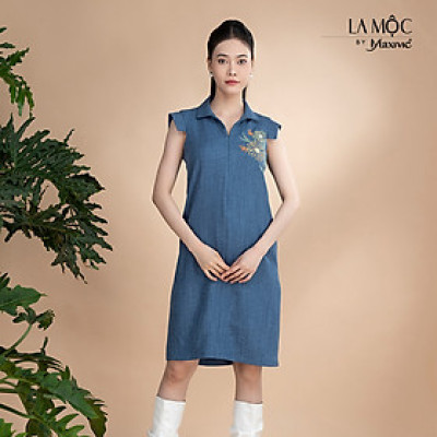Đầm xô lụa xanh jeans thêu hoa, cổ V La Mộc LM022423