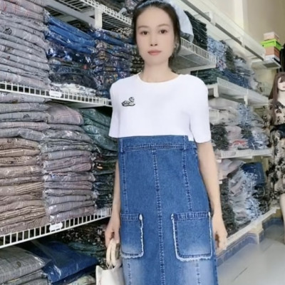 Đầm denim suông họa tiết thiên nga.