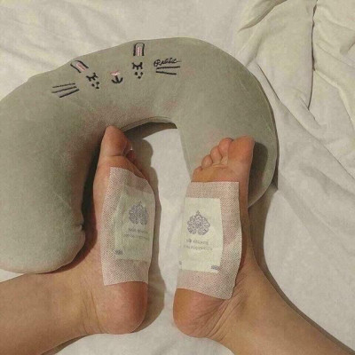 Hộp 50 Miếng Dán Thải Độc Bàn Chân Ngải Cứu Nội Địa Trung - Món Quà Sức Khỏe