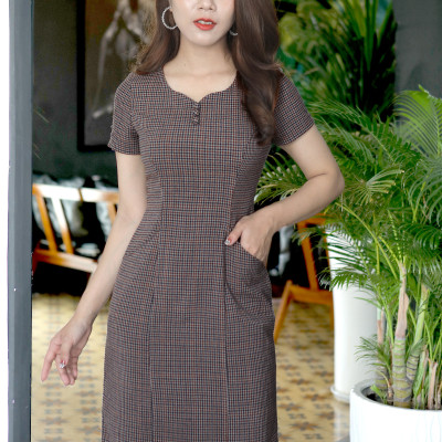 Đầm Caro Nhuyễn Cổ Điển Với Tone Màu Thời Thượng DL647