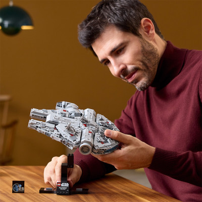 Đồ Chơi Lắp Ráp Phi Thuyền Vũ Trụ Millennium Falcon LEGO STAR WARS 75375 (921 chi tiết)