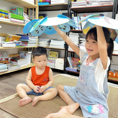 Sách cho bé - Vòng Đời Kỳ Diệu - Ếch Xanh Bé Nhỏ - Sách tranh, lật mở bông hoa - Khám phá tự nhiên