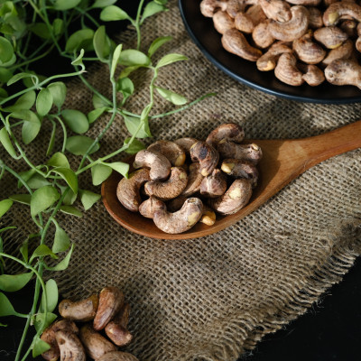 Hạt điều rang cao cấp 270g DGfoods/Roasted cashew/HVNCLCL/hạt điều bình phước/ đặc sản cần thơ, Ăn chay