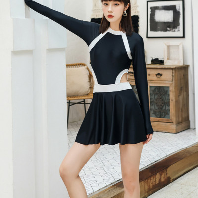 Bộ đồ bơi bikini nữ kín đáo đi tắm biển giấu bụng váy liền áo dài tay - B.42