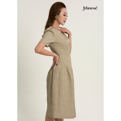 Đầm Kem Xòe Cổ Tròn Hoa Nổi Đính Nút Ngực Maxivic M01221002