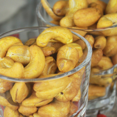 Combo Hạt Điều Nghệ Mật Ong Hải Long (250g) + Mứt Xoài Sấy Dẻo Hải Long (120g)